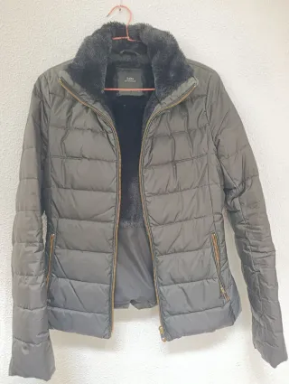 Chaqueta Zara acolchada gris con 40%plumas