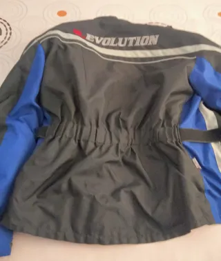 Conjunto Moto: 2 cascos, 2 chaquetas y guantes.