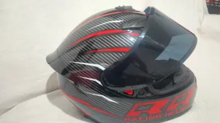 Conjunto Moto: 2 cascos, 2 chaquetas y guantes.
