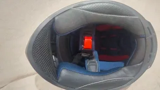 Conjunto Moto: 2 cascos, 2 chaquetas y guantes.