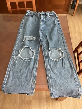 Pantalones vaqueros anchos rotos
