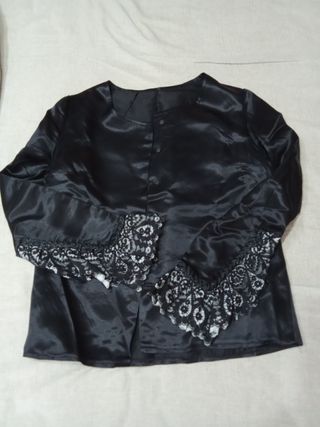 Blusa Baturra Negra con Encaje