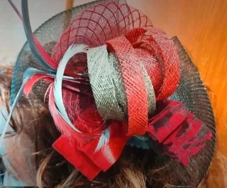 Tocado mujer eventos plata y rojo nuevo