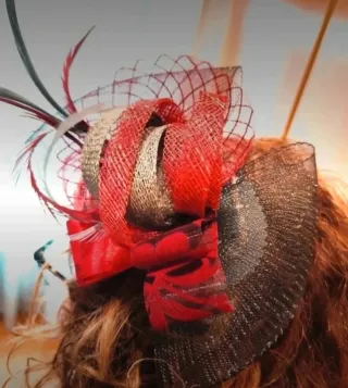 Tocado mujer eventos plata y rojo nuevo