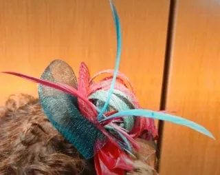 Tocado mujer eventos plata y rojo nuevo