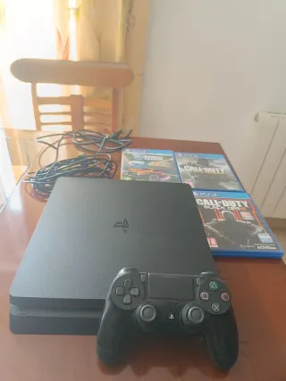 PS4 Slim Negra + 3 Juegos