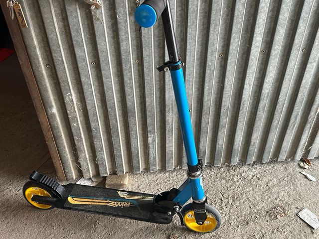 Patinete azul para niñ@s