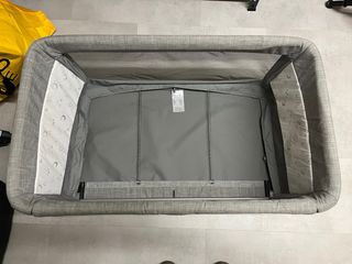 Cuna colecho Joie ,colchón y complementos