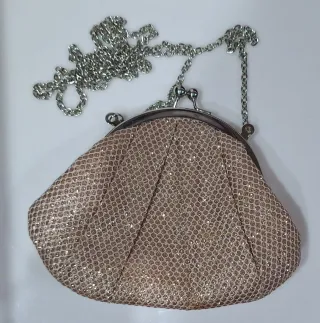 Bolso de fiesta dorado con cadena