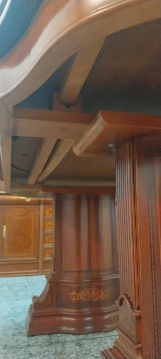 Mesa de comedor de madera