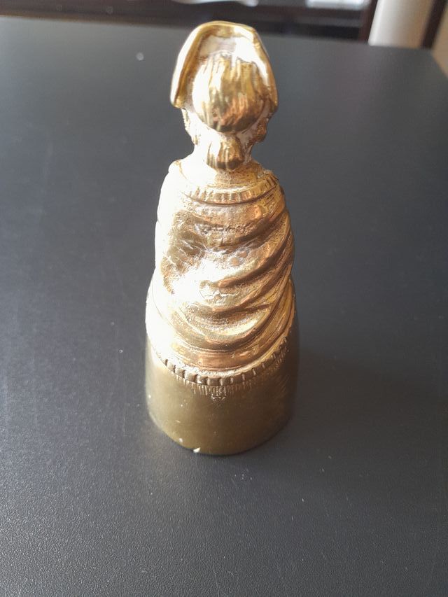 Campana de bronce antigua