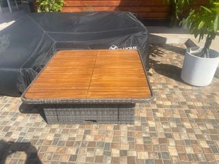 Tavolo da giardino rialzato CIADAZ in rattan/legno