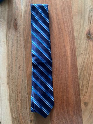 Corbata de seda azul y blanca