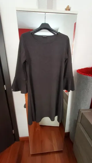 Vestito nero manica a campana