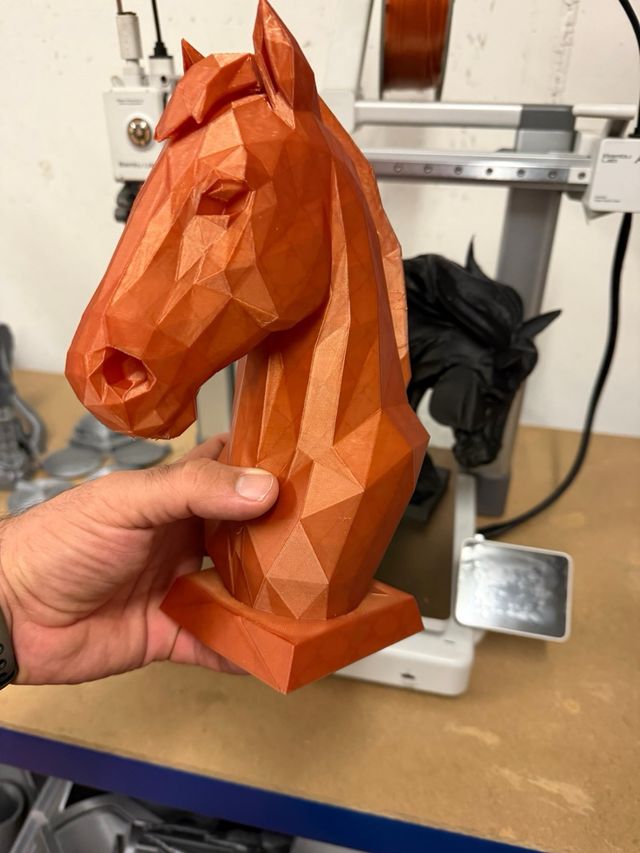 Escultura Caballo Naranja o Negro