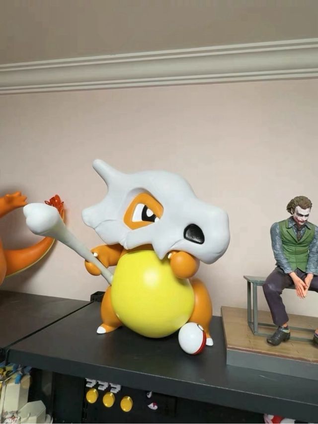 Figurita Cubone Pokémon tamaño real 39cm