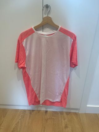 Camiseta deportiva nueva