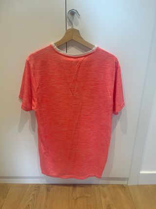 Camiseta deportiva nueva