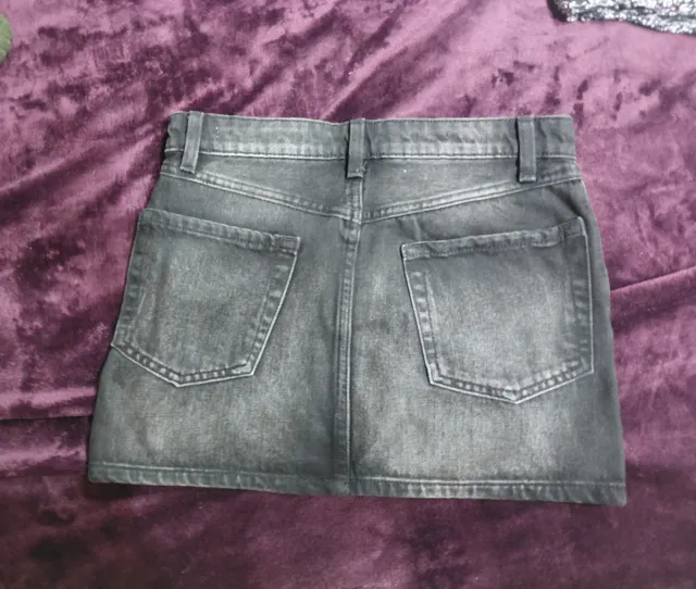 Conjunto Bershka Falda Negra y Top Estampado