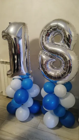 Palloncini numero 18 addobbo compleanno