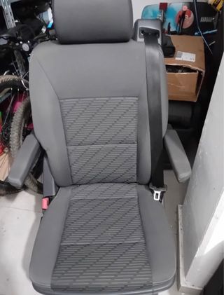 VOLKSWAGEN MULTIVAN 2012