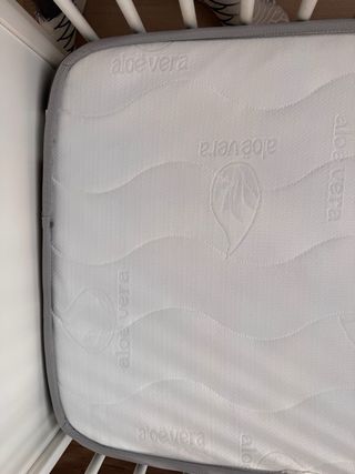 Cuna de bebé de madera