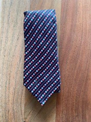 Corbata de seda azul con estampado floral