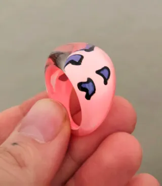 Anillo Resina Rosa con Diseño Morado