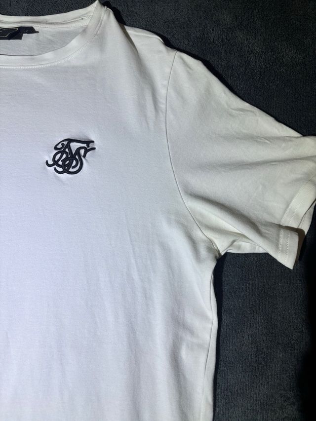 Camiseta SikSilk Blanca Logo Bordado