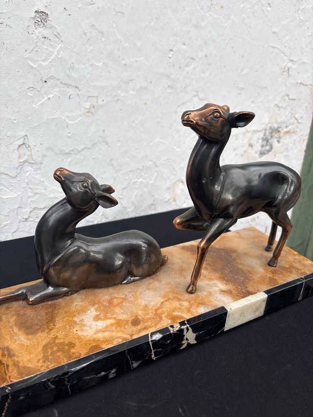 Figura Art Déco Mujer y Ciervos laton y base de ma