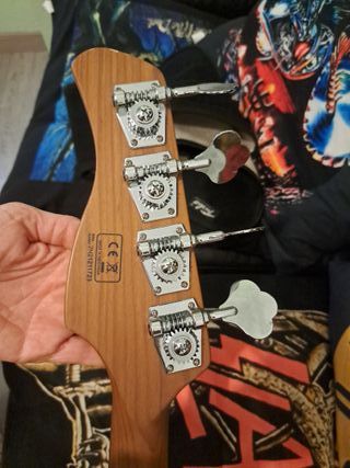   Marcus Miller V5 , cambio por bajo escala corta 