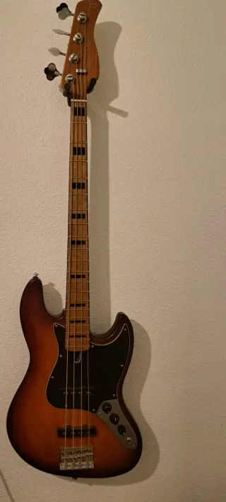   Marcus Miller V5 , cambio por bajo escala corta 