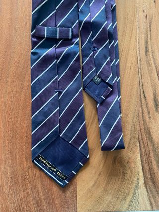 Corbata de seda azul y morada