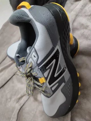 Zapatillas trail New Balance T43