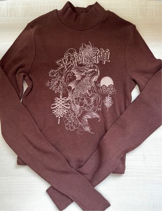 Top Bershka manga larga estampado oriental