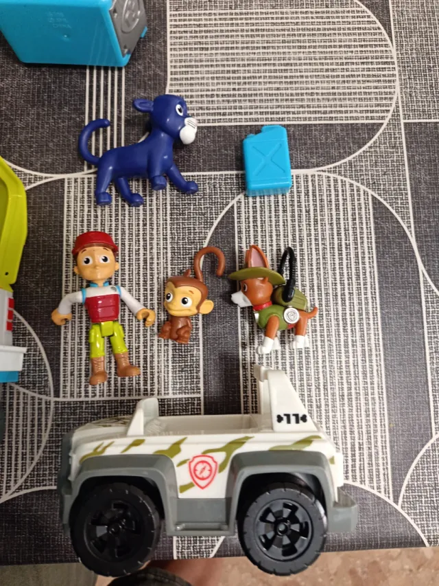 Coche Patrulla Canina con personajes