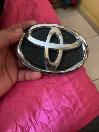 Emblema Toyota Delantero media 9 de altura 14