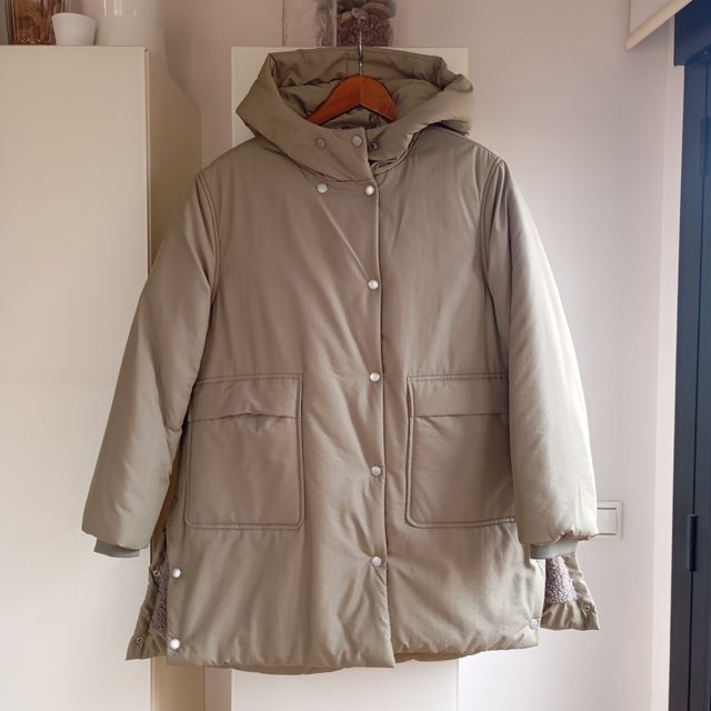 Abrigo verde Zara con capucha