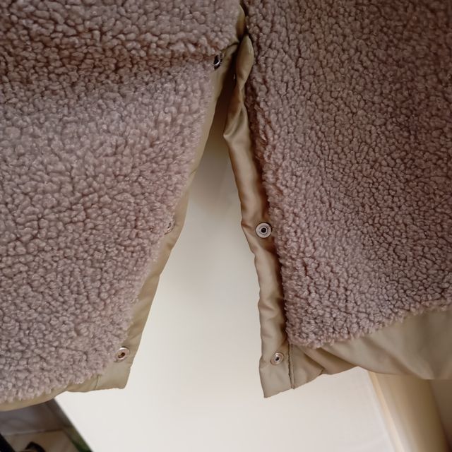 Abrigo verde Zara con capucha