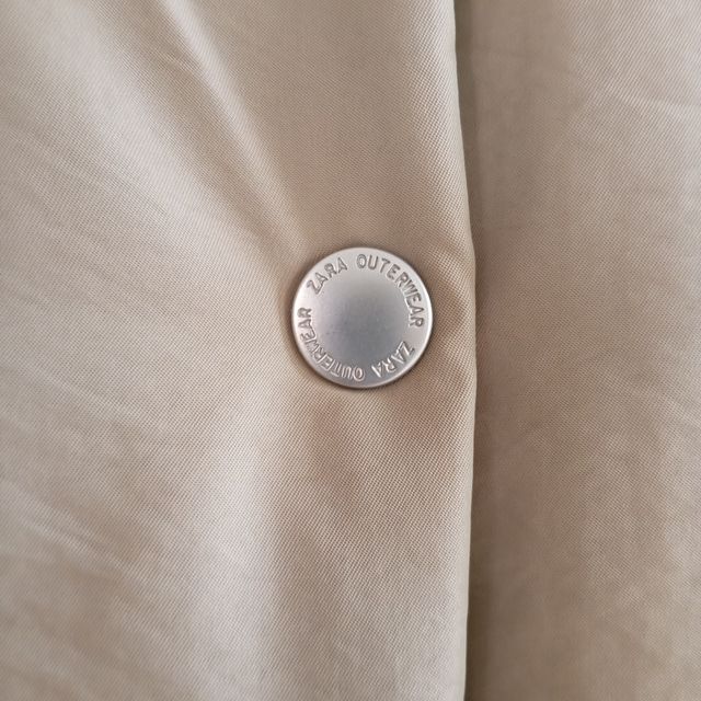 Abrigo verde Zara con capucha