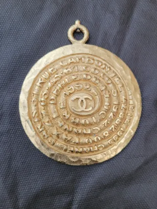 Medalla Chanel Desfile 1993 Dorada