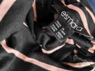 Camiseta cuello alto rayas rosa y negro
