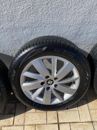 4 llantas con neumáticos