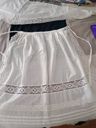 Traje de huertana en tonos morados y azules