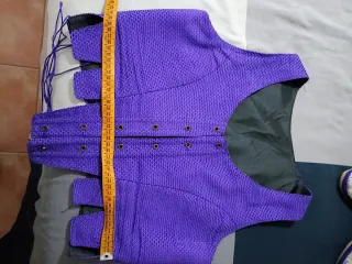 Traje de huertana en tonos morados y azules