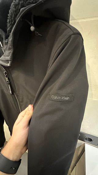 Abrigo Calvin Klein Negro con Capucha