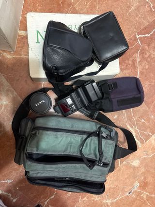 Cámara Nikon F601M analógica con accesorios