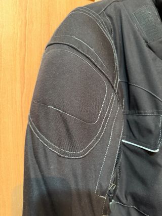 Chaqueta de moto negra