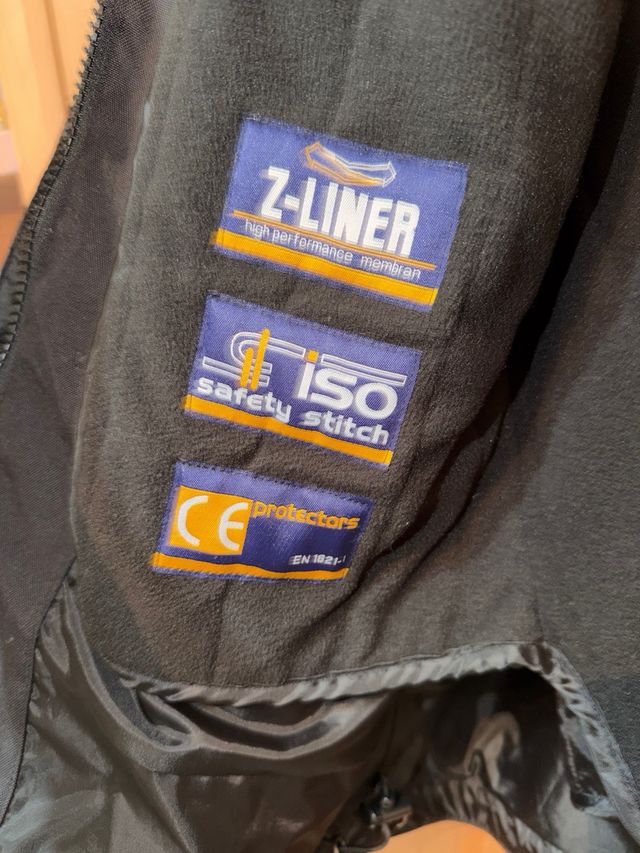 Chaqueta de moto negra