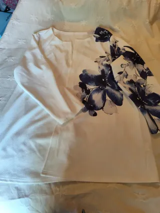 Sobre todo/ chaqueta muyfina flores azul y blanco